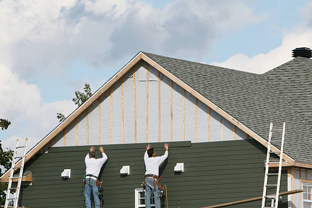Professional Emergency Siding Repair technician working in Centreville, IL